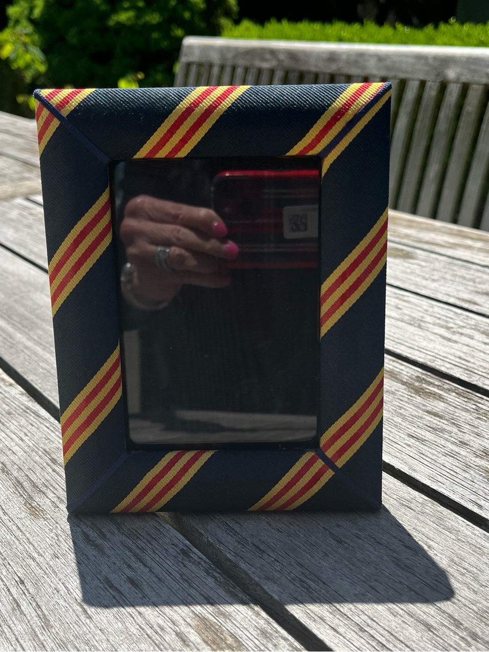 BROOKS BROTHERS. 5” x 7” REP TIE PICTURE FRAME. EXCELLENT CONDITION.